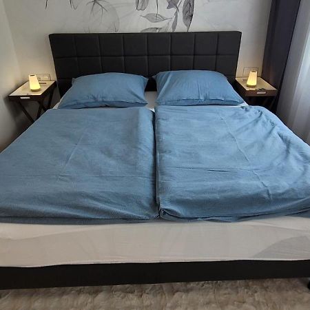 Altbauwohnung Mit Charme - Selbst Check In - Queensize Bett Wenen Buitenkant foto